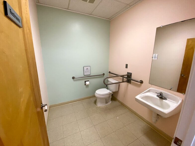 More Photos Of 395 W Avon Rd, Avon Office For Lease