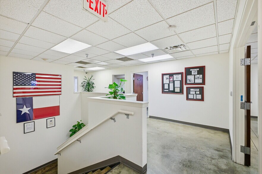 More Photos Of 315 N Park Dr, San Antonio Warehouse For Sale