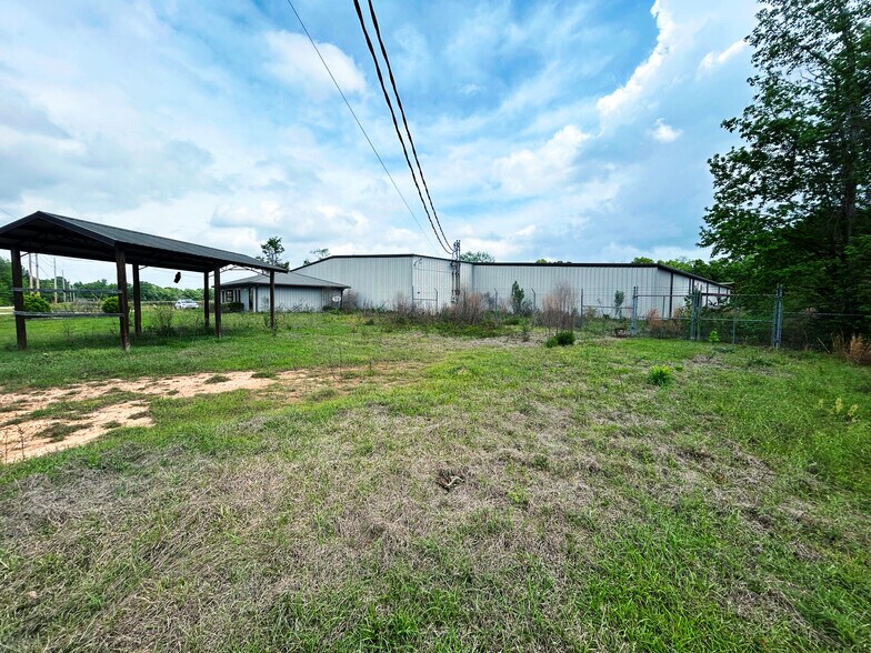 More Photos Of 378 Eastland Rd, Dothan Distribution For Sale
