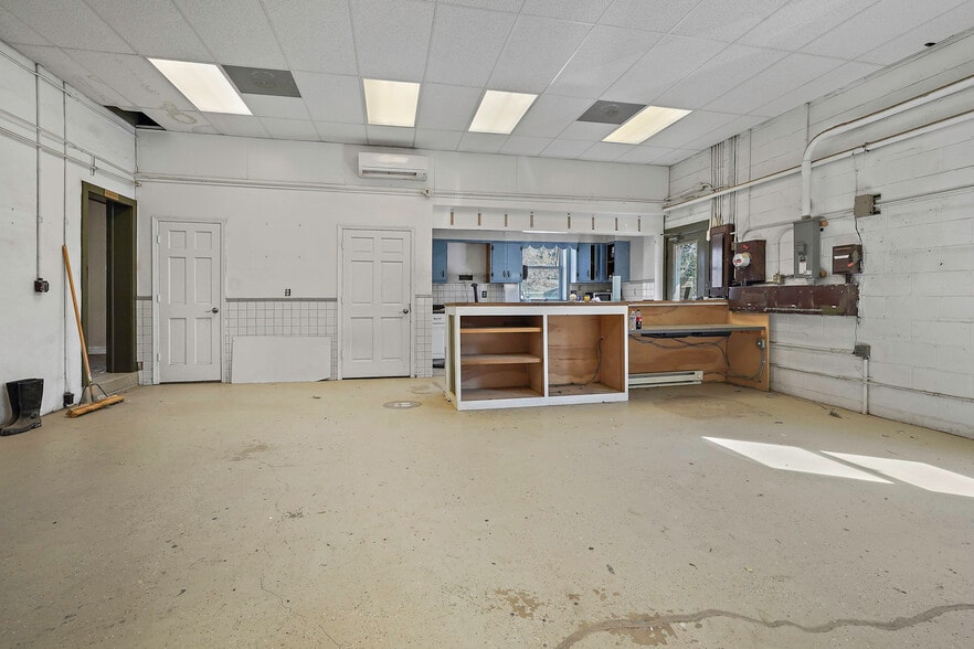 More Photos Of 43 E Colonial Hwy, Hamilton Restaurant For Sale