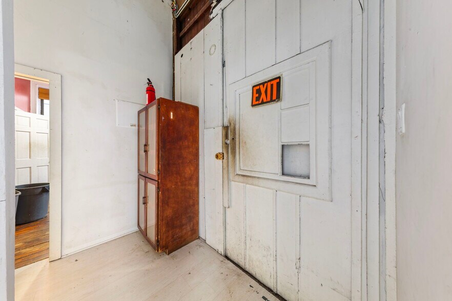More Photos Of 148 India St, Brooklyn Warehouse For Lease