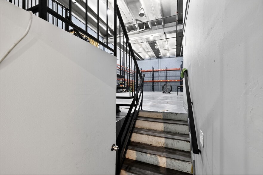 More Photos Of 7080-7088 NW 50th St, Miami Warehouse For Sale