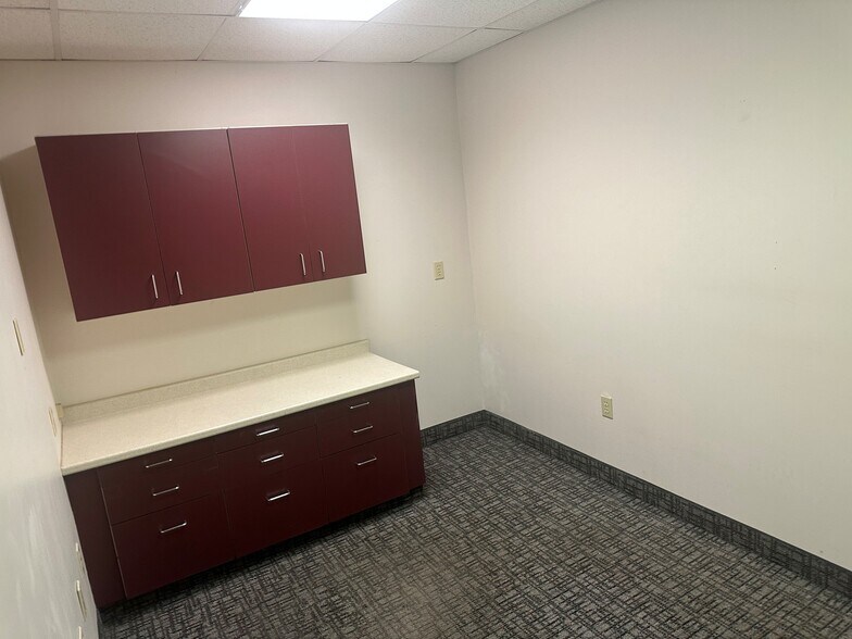 More Photos Of 390 Pierce St, Kingston Medical For Lease