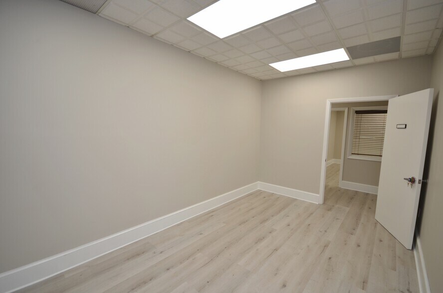 More Photos Of 14100 Palmetto Frontage Rd, Miami Lakes Office Residential For Lease