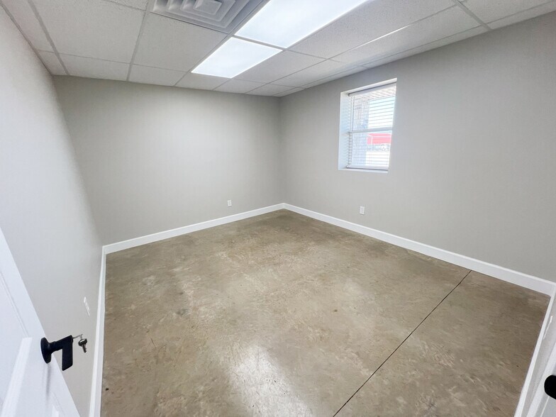 More Photos Of 4713 County Road 128, Midland Warehouse For Lease