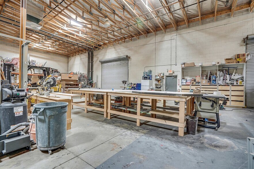 More Photos Of 17 E Brooks Ave, North Las Vegas Warehouse For Lease