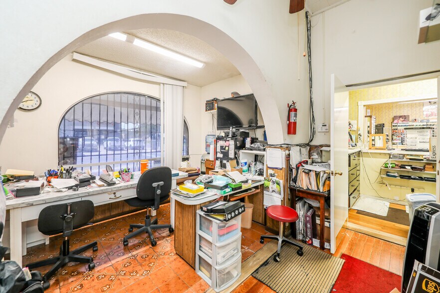 More Photos Of 1019 San Bernardo Ave, Laredo Office For Sale