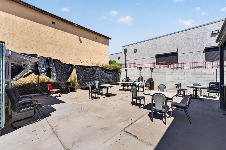 More Photos Of 940 W Hatcher Rd, Phoenix Freestanding For Sale