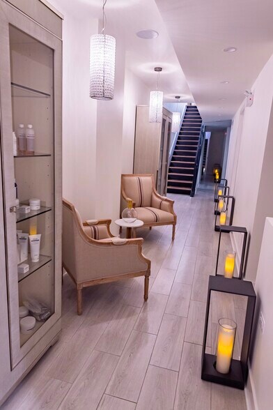 More Photos Of 22 E Elm St, Chicago Storefront Retail Office For Sale