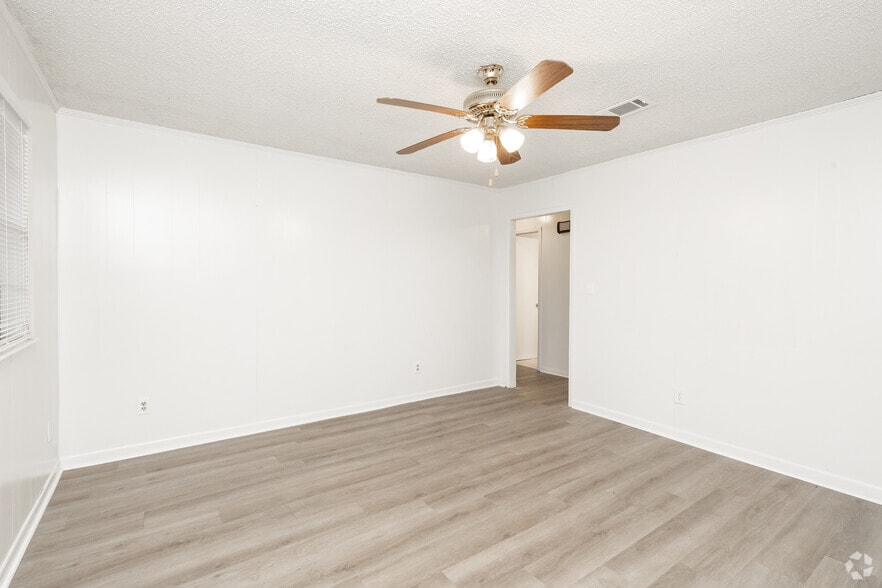 More Photos Of 8640 Jernigan Rd, Pensacola Apartments For Sale