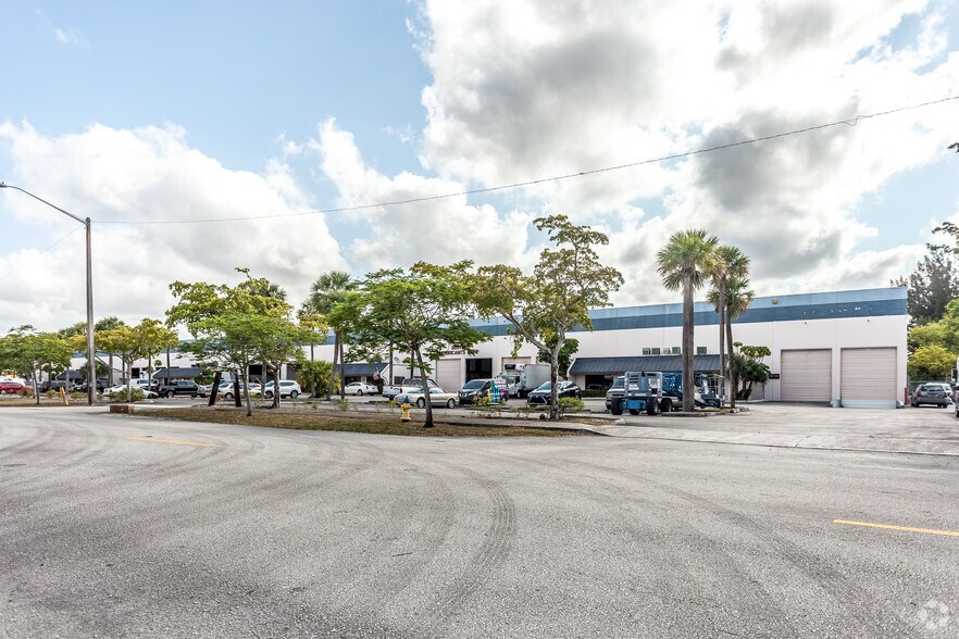 More Photos Of 15801-15825 NW 15th Ave, Miami Warehouse For Lease