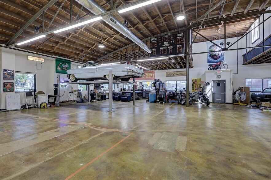 More Photos Of 102 S Wall Ave, Joplin Office For Sale