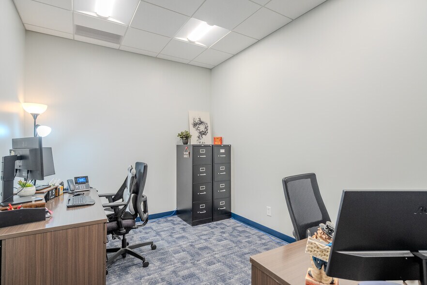 More Photos Of 5513 Center St, Omaha Loft Creative Space For Sale