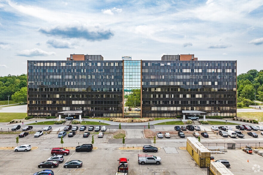 More Photos Of 26300 Euclid Ave, Cleveland Office For Lease