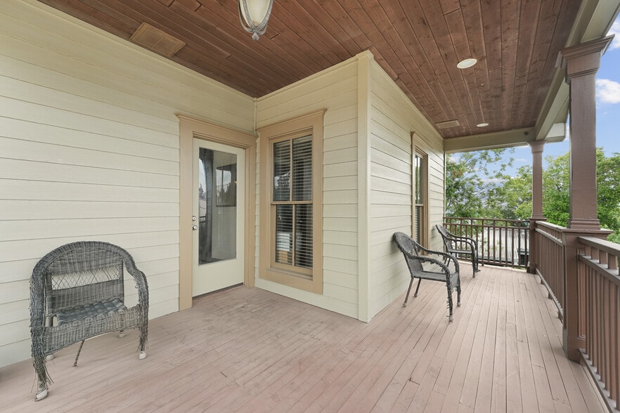 More Photos Of 112 W 4th St, Houston Office Residential For Sale