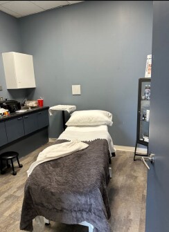 More Photos Of 1440 Main St E, Hamilton Storefront For Lease