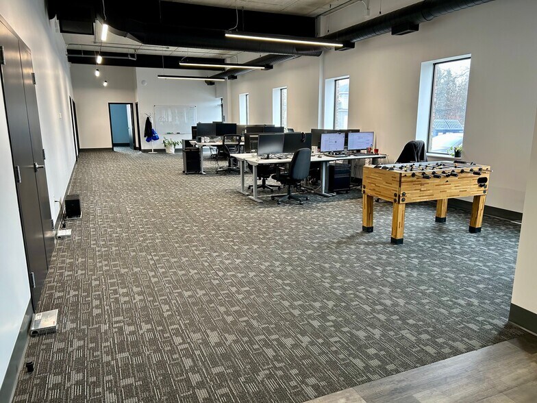 More Photos Of 3063 Walker Rd, Windsor Office For Lease