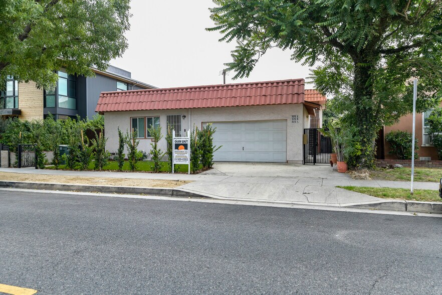 Primary Photo Of 924 W Clark Ave, Burbank Multifamily For Sale