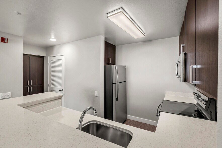 More Photos Of 1325 40th St, Emeryville Apartments For Lease