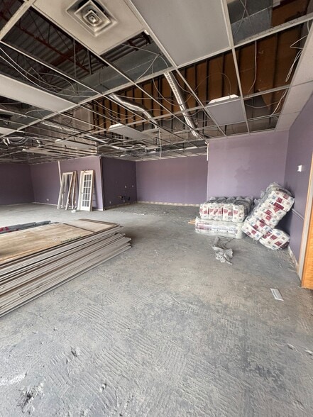 More Photos Of 350 Rutherford Rd S, Brampton Storefront For Lease