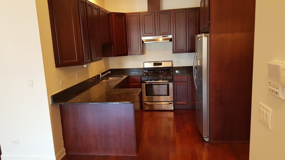 More Photos Of 720 W 47th St, Chicago Apartments For Lease