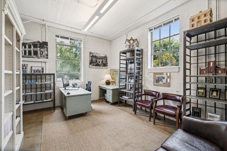 More Photos Of 112 Bridge St, Franklin Office For Sale