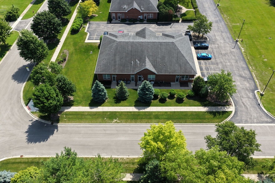 More Photos Of 220 Garden St, Yorkville Office For Sale