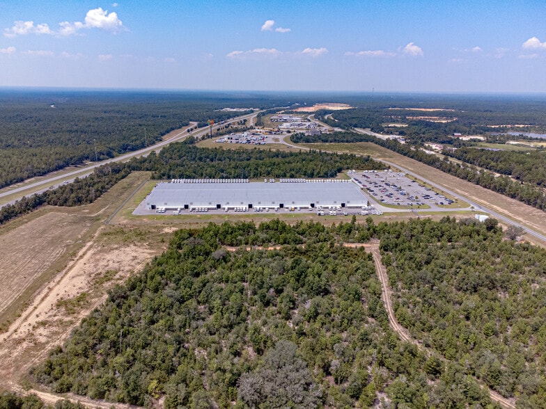 More Photos Of 300 Mossy Head Plaza Dr, Defuniak Springs Distribution For Sale