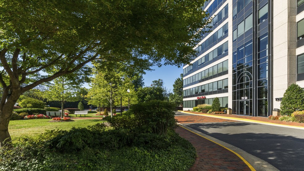 More Photos Of 1950 Old Gallows Rd, Vienna Office For Lease