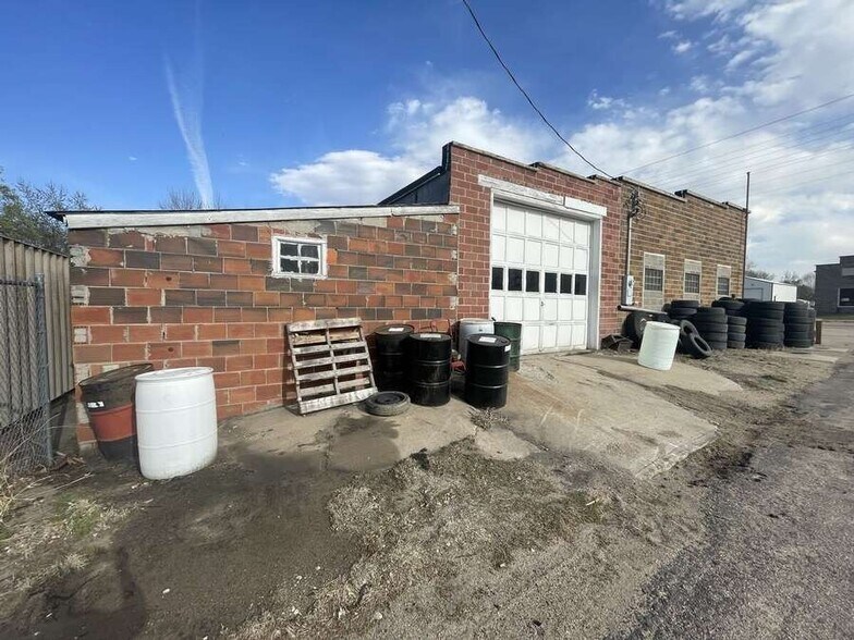 More Photos Of 402 E Main St, Chambers Service Station For Sale