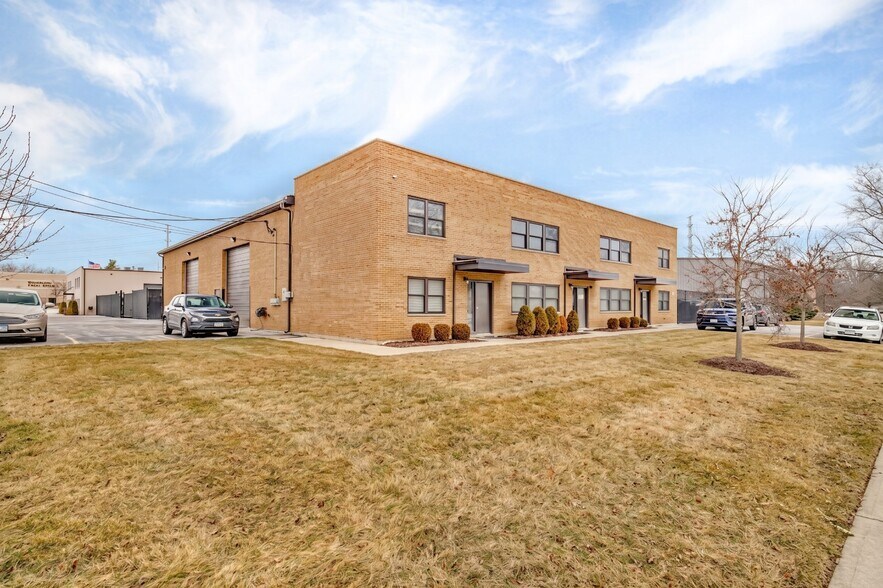 Primary Photo Of 3S340 Rockwell St, Warrenville Manufacturing For Lease