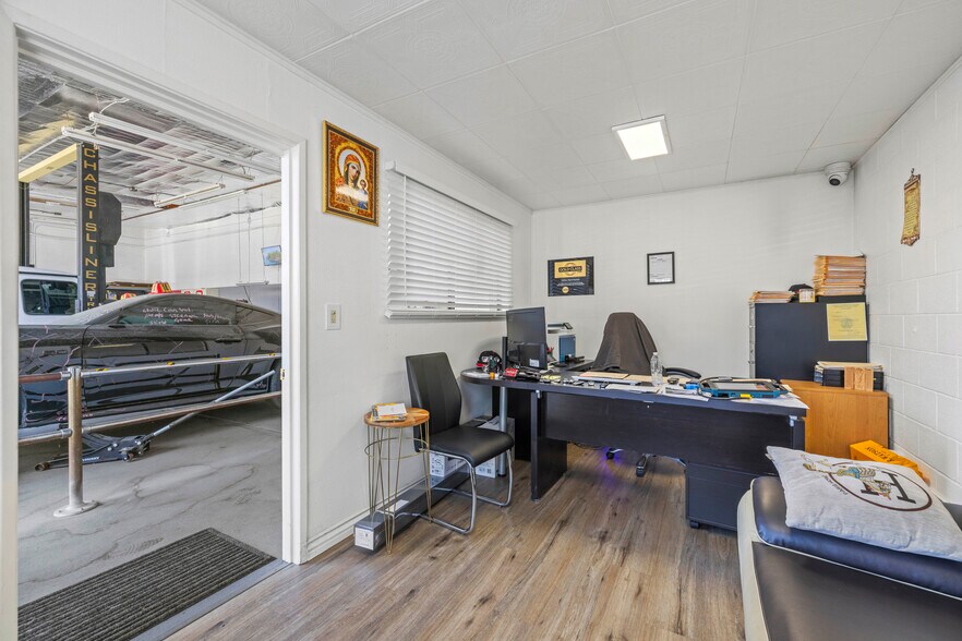 More Photos Of 188 N Daisy Ave, Pasadena Auto Repair For Sale