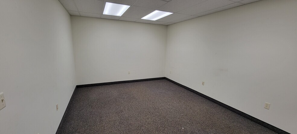 More Photos Of 29 Liberty St, Batavia Office For Lease