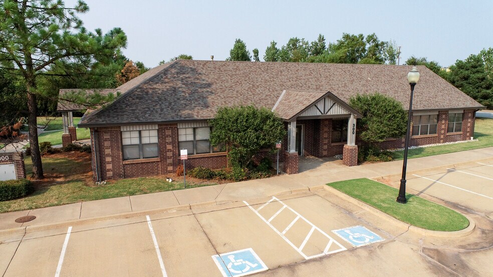 Primary Photo Of 416 W 15th St, Edmond Unknown For Lease