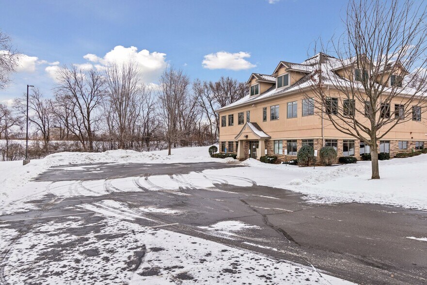 More Photos Of 3340 Sherman Ct, Eagan Medical For Sale