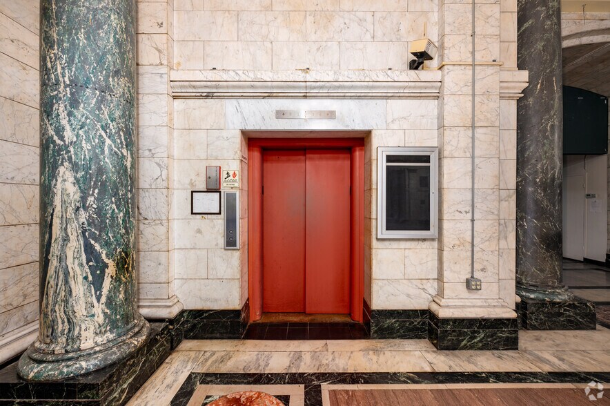 More Photos Of 222 N Alabama St, Indianapolis Office For Sale