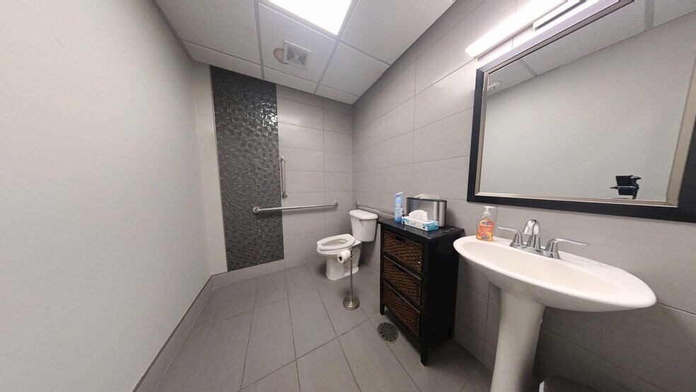 More Photos Of 1304 Technology Pky, Cedar Falls Office Residential For Lease