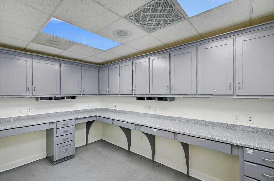 More Photos Of 1930 Charlie Hall Blvd, Charleston Medical For Lease