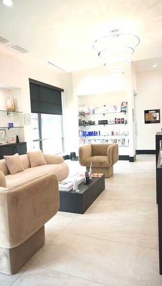 More Photos Of 5941 Forest Ln, Dallas Bank For Lease