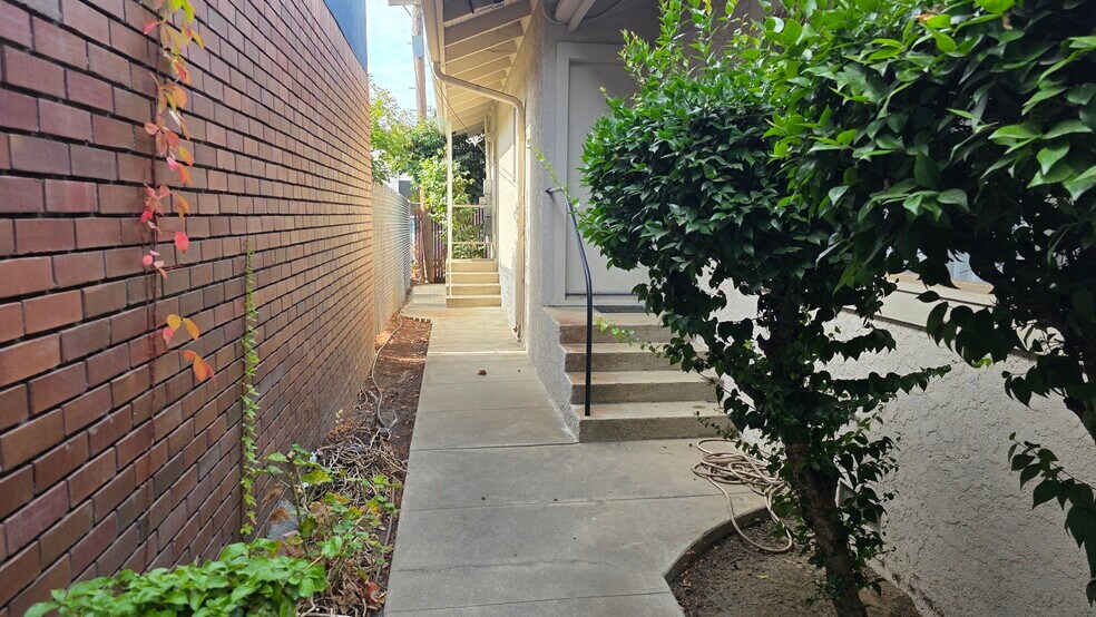 More Photos Of 1103 14th St, Modesto Office For Sale