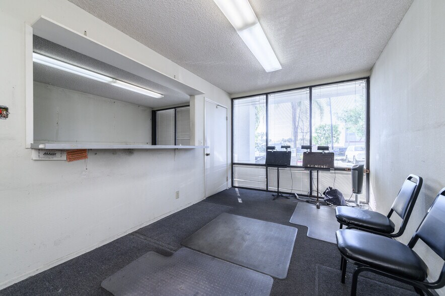 More Photos Of 711 W 17th St, Costa Mesa Light Manufacturing For Sale