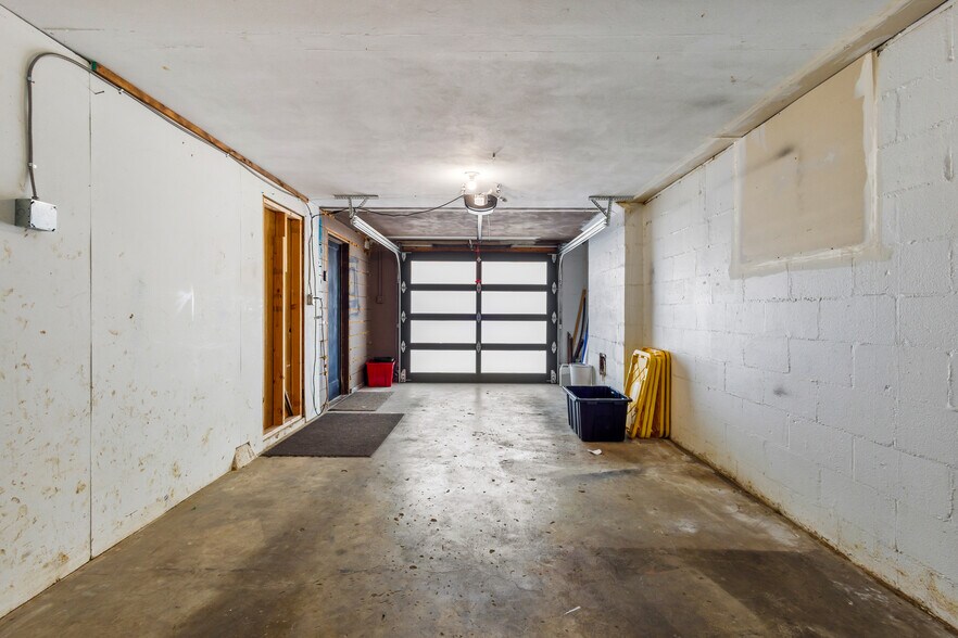 More Photos Of 630 Mary Ave SE, Salem Medical For Sale