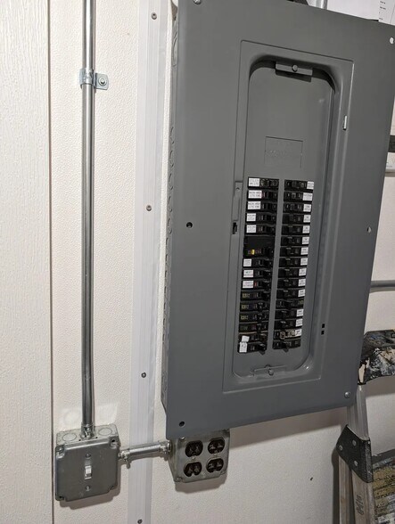 More Photos Of 120 N Broadway, Wells Flex For Sale