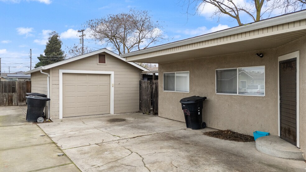 More Photos Of 150 N Acacia Ave, Ripon Multifamily For Sale