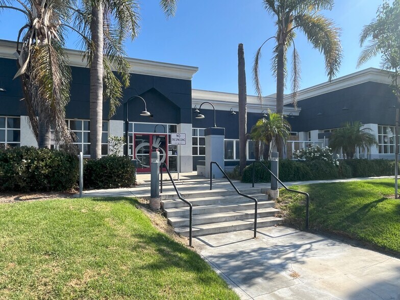 More Photos Of 17876-17940 Newhope St, Fountain Valley Unknown For Lease