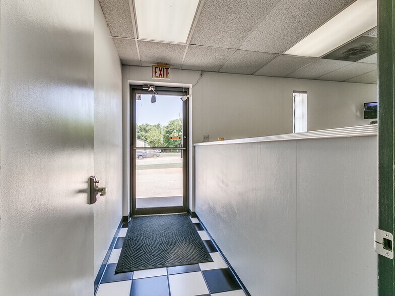 More Photos Of 1608 E State Highway 152, Mustang Warehouse For Sale