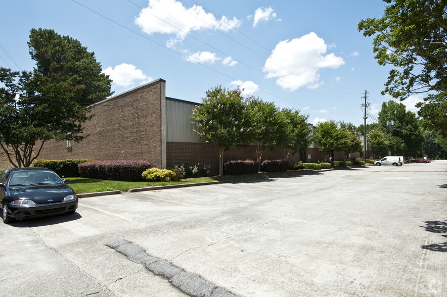 More Photos Of 1097-1121 Cobb Pky S, Marietta Warehouse For Lease
