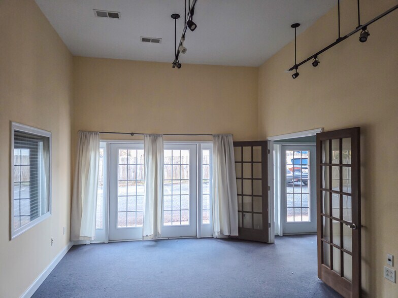 More Photos Of 156 S Blackstock Rd, Spartanburg Office For Sale