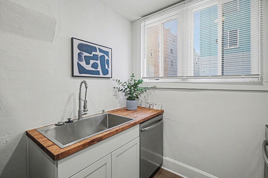 More Photos Of 924 W 9th Ave, Denver Office For Sale