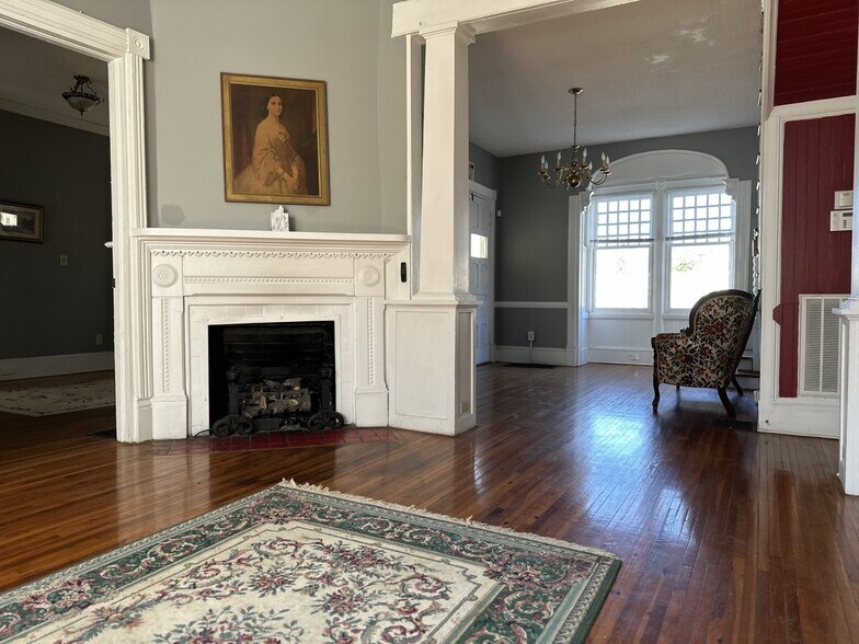 More Photos Of 403 E Main St, Rock Hill Office For Sale